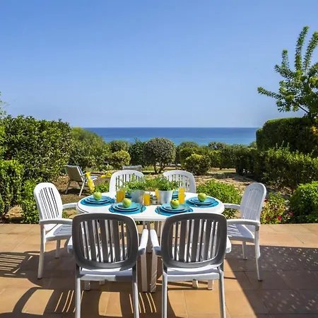 Villa Imagine You And Your Family Renting This Beachfront Home, 1450