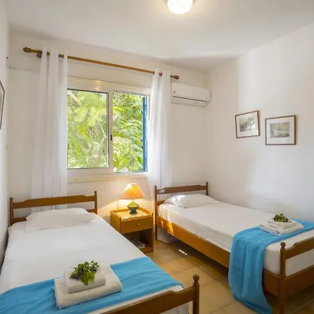 Imagine You And Your Family Renting This Beachfront Home, 1450 别墅
