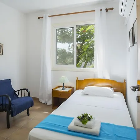 Imagine You And Your Family Renting This Beachfront Home, 1450 别墅 *