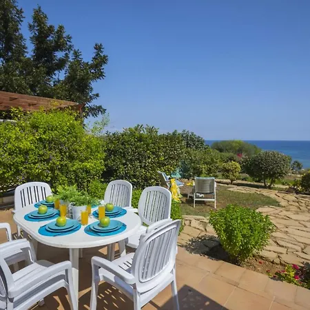 Imagine You And Your Family Renting This Beachfront Home, 1450 别墅 *