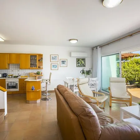 Imagine You And Your Family Renting This Beachfront Home, 1450 普罗塔拉斯