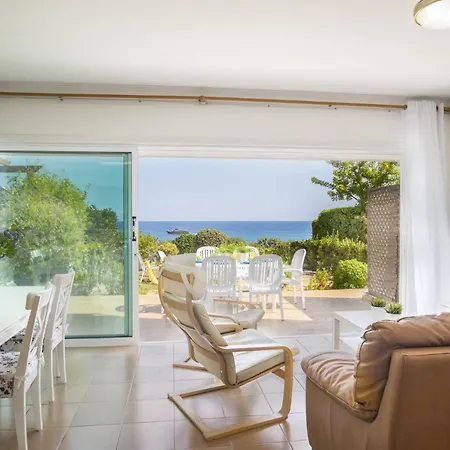 Villa Imagine You And Your Family Renting This Beachfront Home, 1450