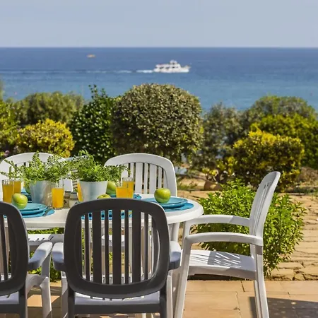Villa Imagine You And Your Family Renting This Beachfront Home, 1450 *